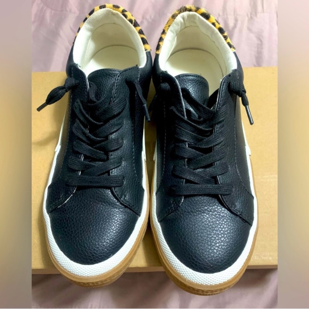 Steve Madden sneakers. Used. Good condition. Size 6.5